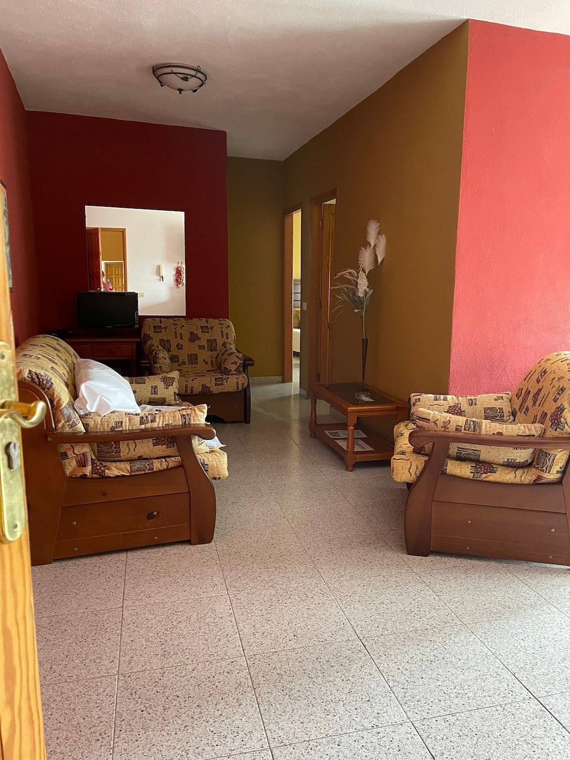 Entire apartment, Apartment 'Apartamento 6' with Shared Pool, Private Terrace and Wi-Fi in Los Llanos, Los Llanos de Aridane