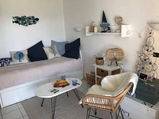 Appartement de vacances pour 5 personnes, avec piscine ainsi que vue et balcon