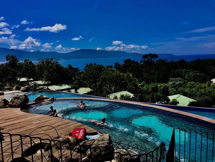 Camping pour 4 personnes, avec jardin et piscine, animaux acceptés à Olmeto
