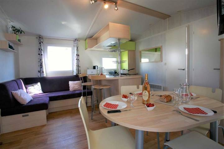 Camping pour 2 personnes, avec piscine et jacuzzi ainsi que sauna et terrasse, animaux acceptés à Saint-Pierre-d'Oléron - 3