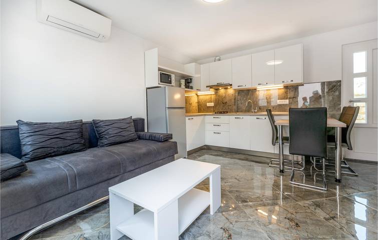 Ferienwohnung für 4 Personen, mit Terrasse in Portoroz - 2