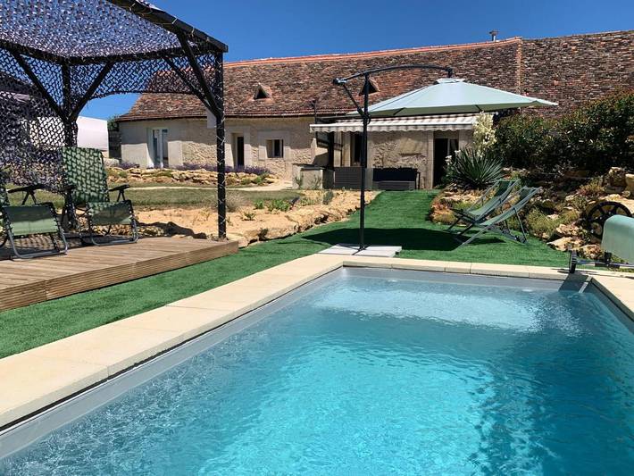 Location de vacances pour 6 personnes, avec vue ainsi que piscine et jardin, animaux acceptés à Queyssac - 2