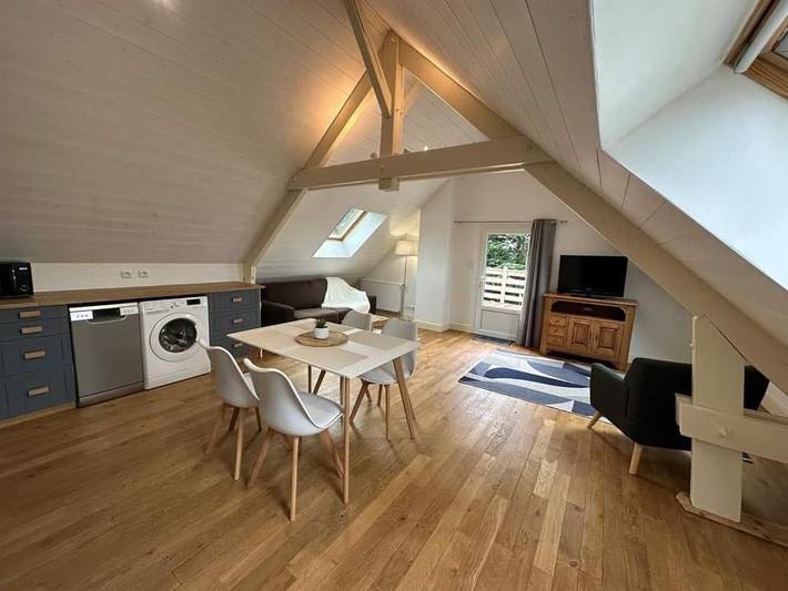 Gîte pour 6 personnes, avec terrasse et vue à Sennevières