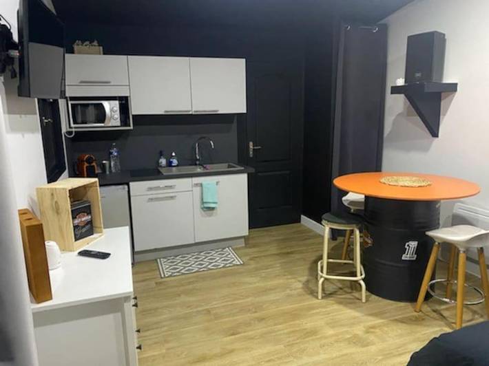 Gîte pour 2 personnes, avec Jardin et Piscine à Izon - 3