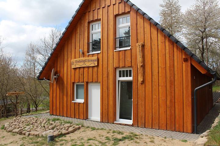Ferienhaus für 8 Personen, mit Terrasse und Sauna in Marlow