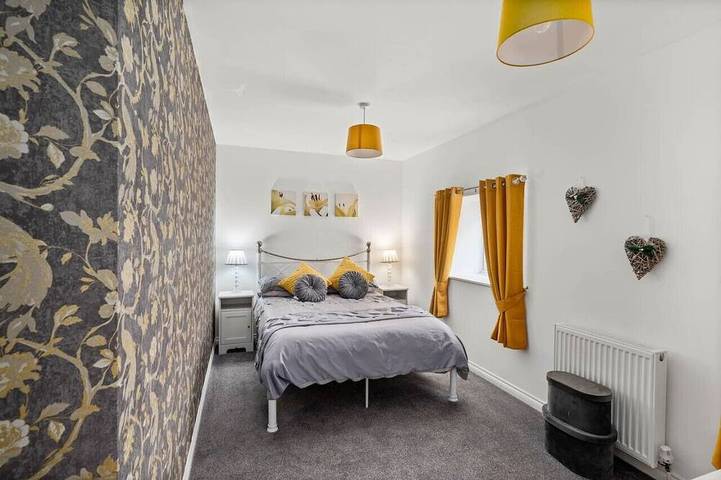 Charming Forfar House + Hot Tub in Angus