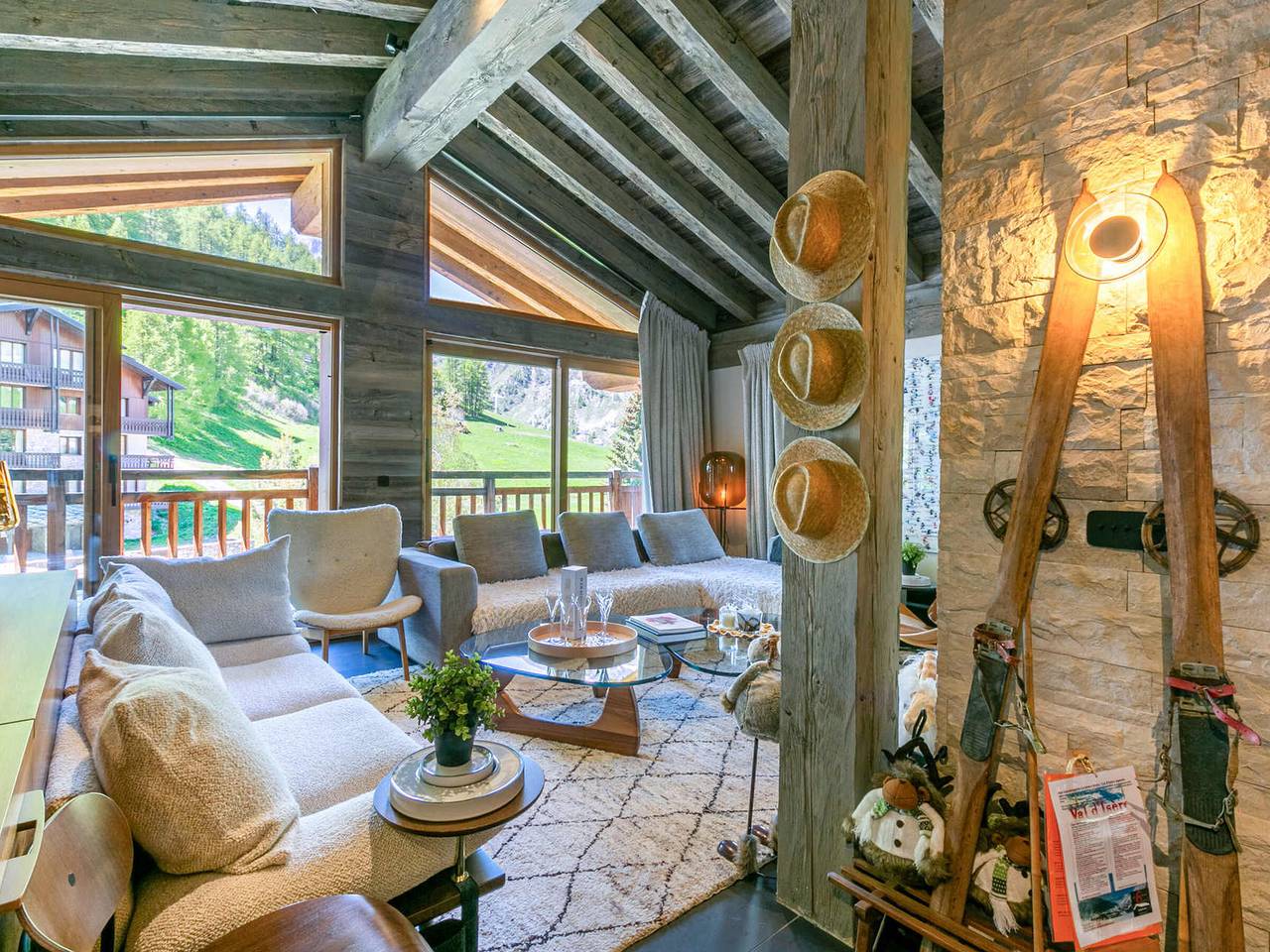 Geheel appartement, Stunning Top-Floor 5-Bedroom Apartment with Panoramic Views Near Slopes in Val-d'Isère, Massif de la Vanoise