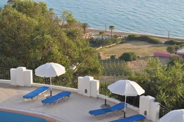 Vacation Rental for 4 Guests in Corfu, Greece, Picture 4