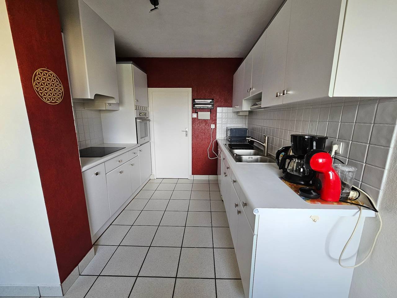 Haus auf den Höhen von Camaret mit Blick auf den Hafen in Camaret-sur-Mer, Iroise