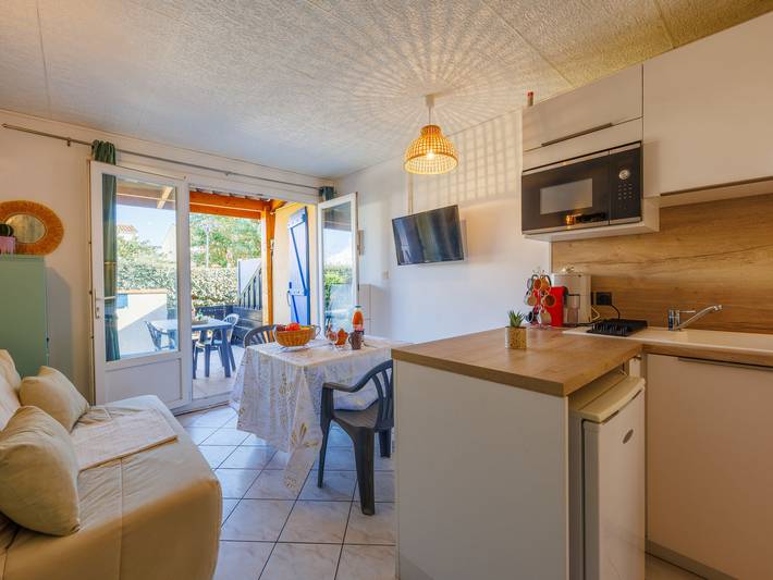 Gîte pour 4 personnes, avec terrasse dans Plage de La Roquille - 2