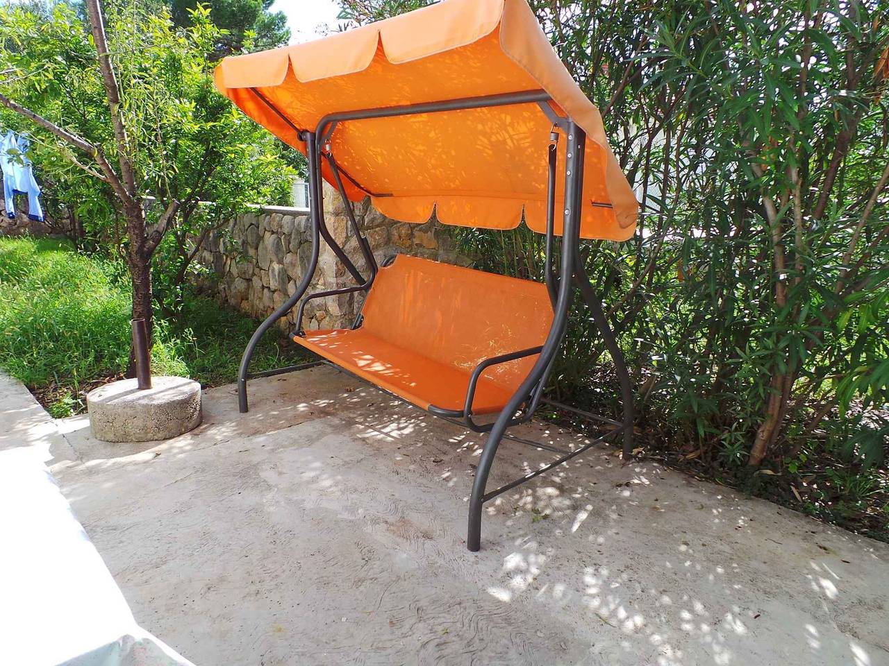 Ganzes Studio, Studio mit Garten, nur 30m vom Meer  in Omisalj, Krk