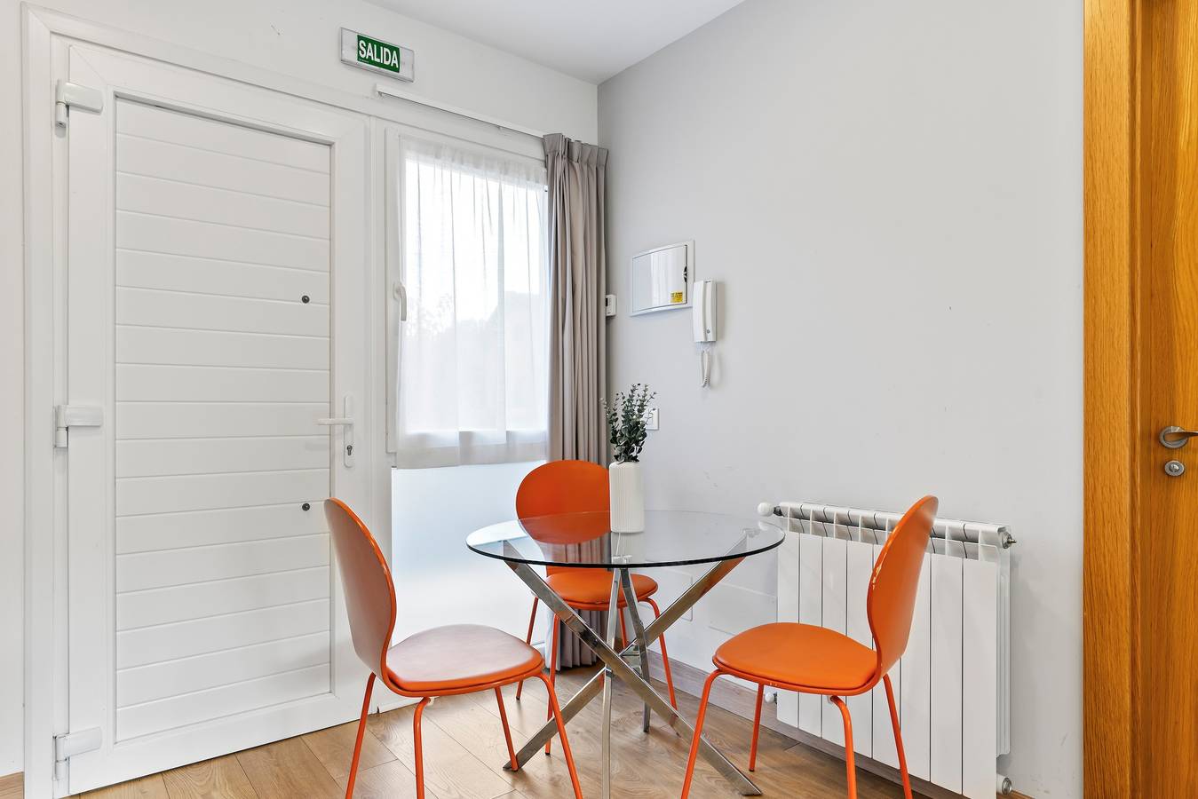 Appartement '2 Jardin 2 - El Sablon' met uitzicht op de bergen, een eigen terras en een eigen tuin, foto 12