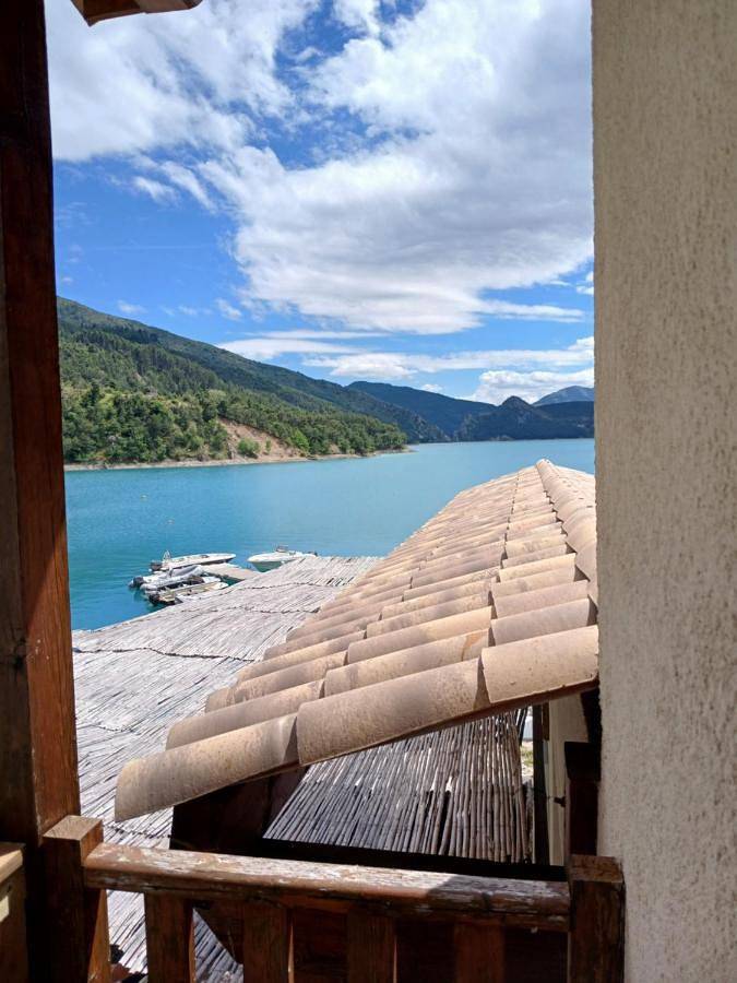 Location de vacances pour 2 personnes, avec vue sur le lac ainsi que vue et jardin dans Lac de Castillon - 2