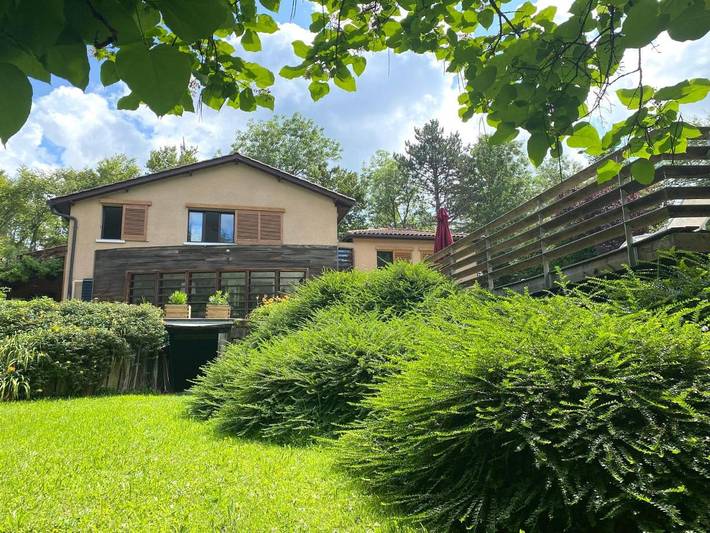 Location de vacances pour 4 personnes, avec jardin et vue ainsi que terrasse et piscine à Dardilly - 2