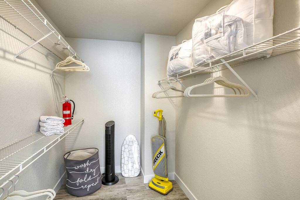 Modern, Fully Renovated 4 Bedroom House in Las Vegas, Red Rock Canyon