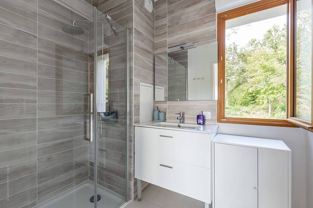 Entire apartment, Chez André by Plaza proche Disneyland Paris in Magny-le-Hongre, Seine-et-Marne
