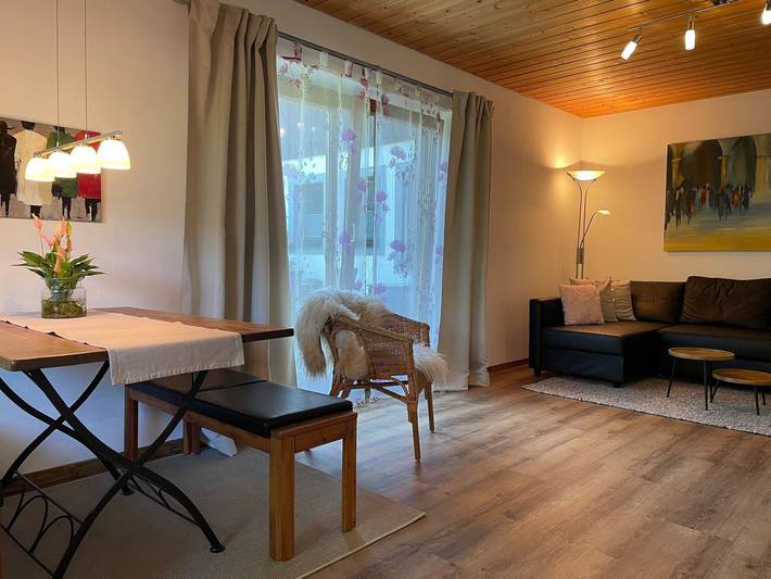 Ferienwohnung für 2 Personen, mit Terrasse und Balkon/Terrasse