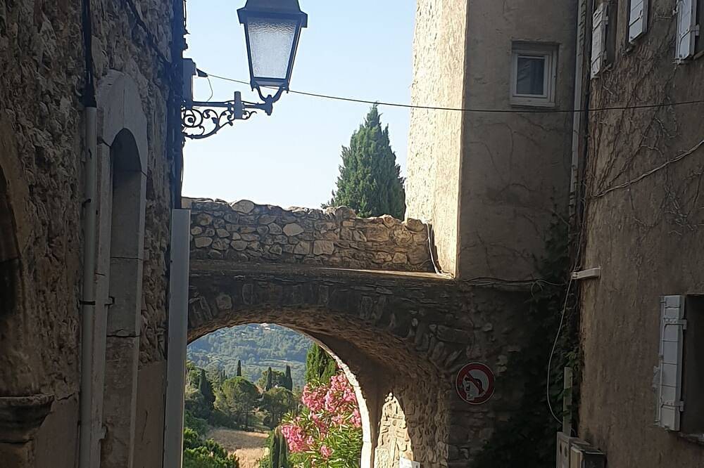 Ganze Wohnung, Howling, a house in the ramparts in Le Castellet, Mittelmeerküste (Frankreich)