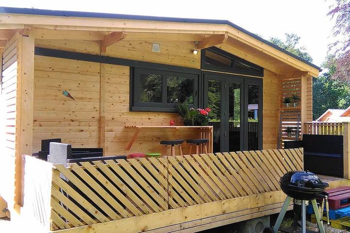 Chalet pour 6 personnes, avec jardin ainsi que piscine et terrasse, animaux acceptés