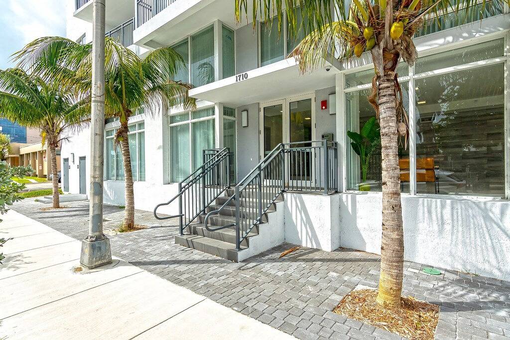 Minutes from Miracle Mile | Roami at Grove 27 in Miami, Florida