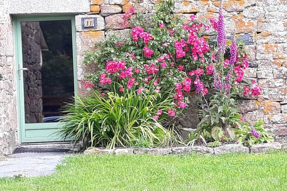 Maison rénovée dans les Monts d'Arrée, classée meublé de tourisme 3 étoiles. in Botmeur, Région de Châteaulin