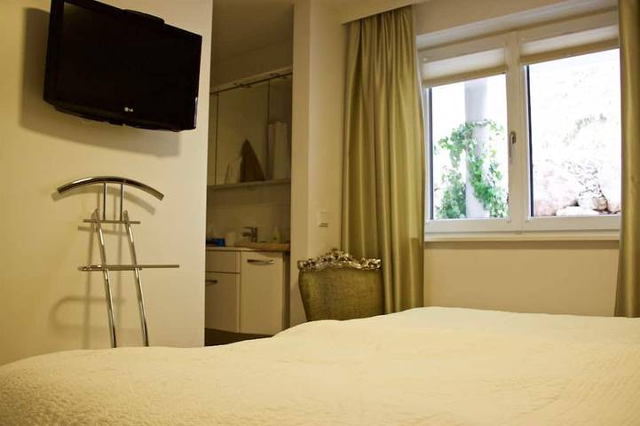 Ferienwohnung für 6 Personen, mit Whirlpool und Balkon sowie Garten in Gmunden - 4