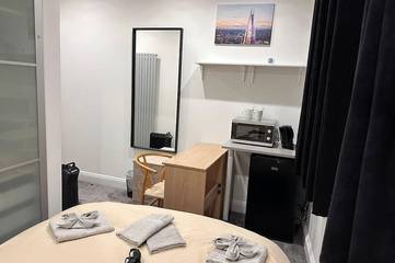 Lodge for 2 Guests in Southwark, London, Picture 1