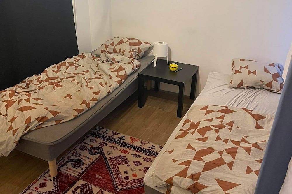 Ganze Wohnung, 6 bedrooms with 2 bathrooms in Västeras, Västmanland