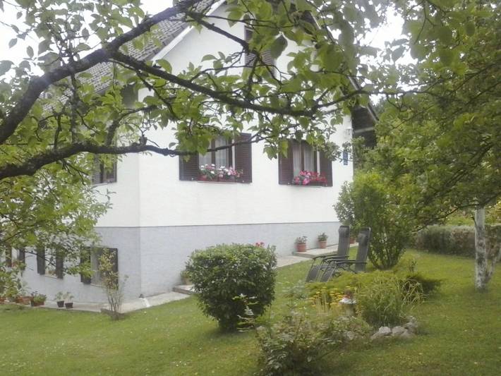 Gîte pour 2 personnes, avec jardin dans Poljanak