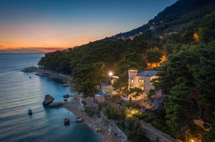 Villa pour 8 personnes, avec piscine et jardin ainsi que sauna et jacuzzi à Céline