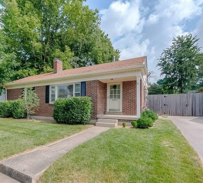 Vacation rental for 6 people, with balcony and yard, with pets in Lexington