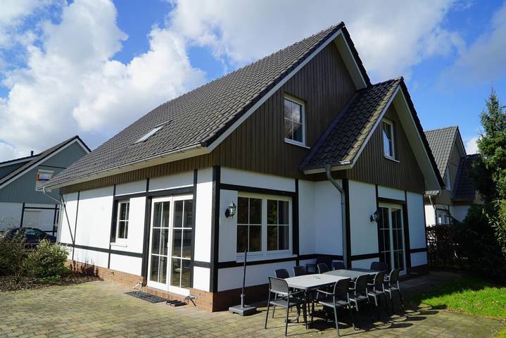 Ferienhaus für 16 Personen, mit Sauna und Garten