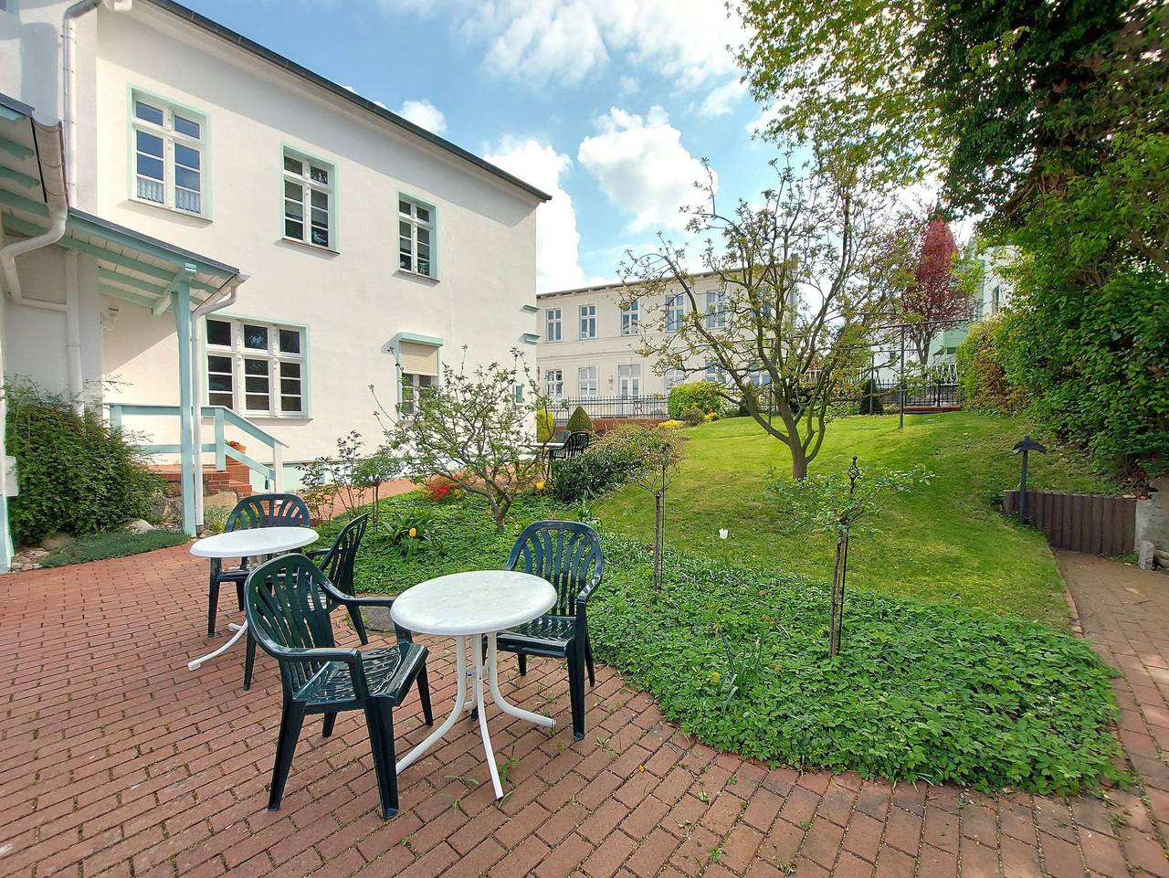 Ganze Ferienwohnung, Haus Lucie ***50m bis zum Ostseestrand*** - Ferienwohnung 9, 1O, Wlan, Sitzecke im Garten in Strand Heringsdorf, Heringsdorf