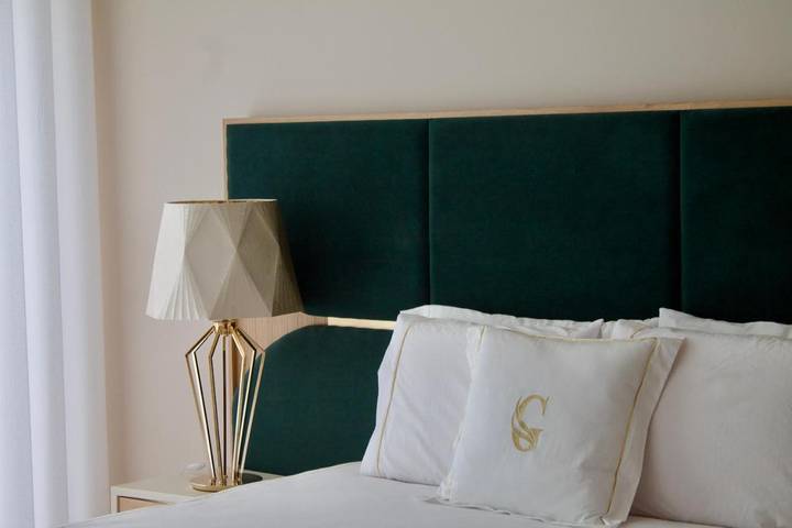 Gîte pour 2 personnes, avec piscine ainsi que jardin et jacuzzi dans Santo Estevão