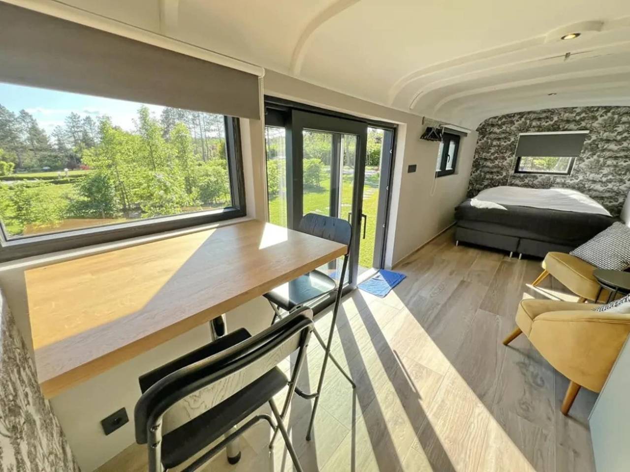 Charmante caravane conçue pour deux personnes in Rochefort (Wallonie), Région de Namur