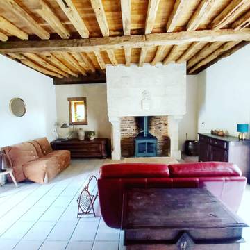 Gîte pour 2 personnes, avec piscine ainsi que jardin et terrasse, animaux acceptés à Château-l'Évêque