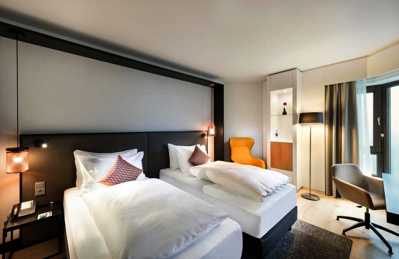 Standard Queen Room with River View in Neuss, Rhein-Kreis Neuss
