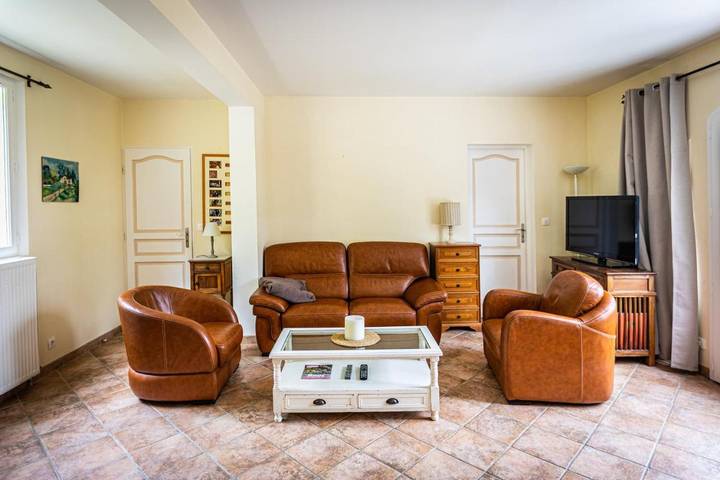 Location de vacances pour 10 personnes, avec jardin et vue, animaux acceptés à Jouy-le-Moutier - 4