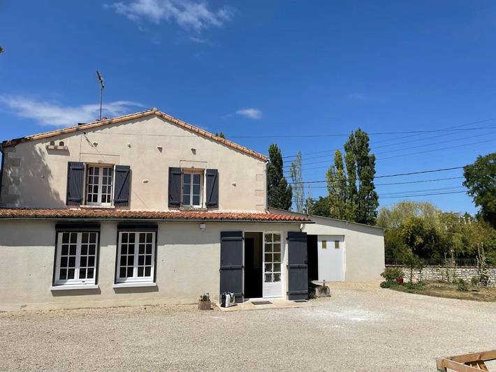 Gîte pour 2 personnes, avec jardin à Benet - 2