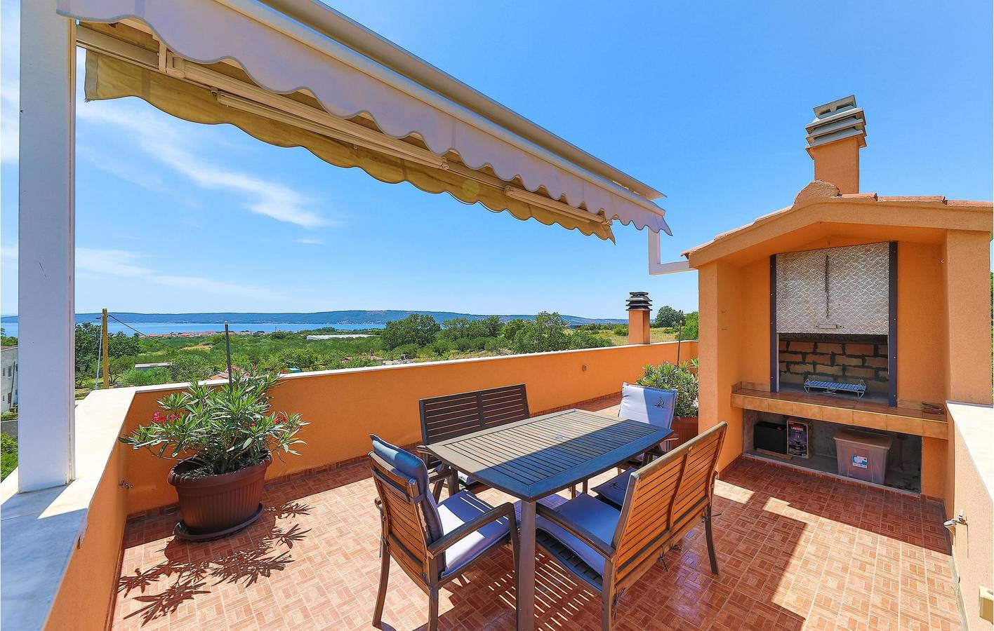 Ganze Ferienwohnung, Ferienwohnung für 6 Personen mit Pool in Kastel Novi, Kaštela