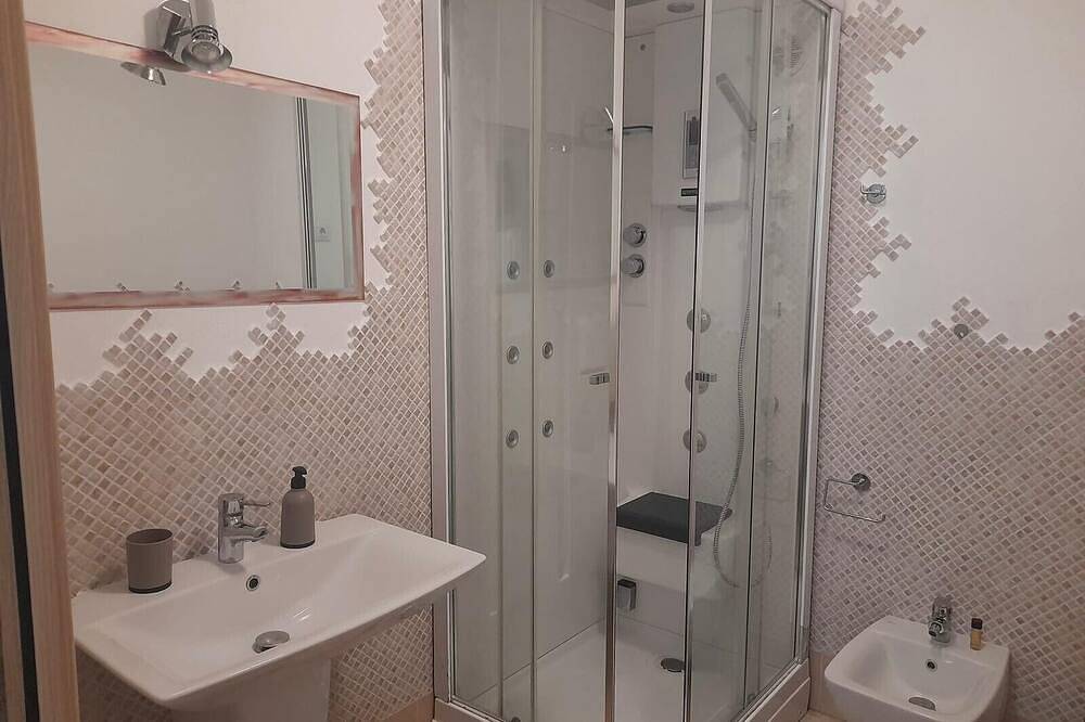 Entire apartment, Studio Apartment 'L'Angolo Monolocale- Porto Torres' with Shared Terrace, Wi-Fi and Air Conditioning in Porto Torres, Sassari Province