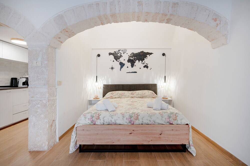 Entire apartment, Studio 'Alcova' with Wi-Fi and Air Conditioning in Noci, Bari Province