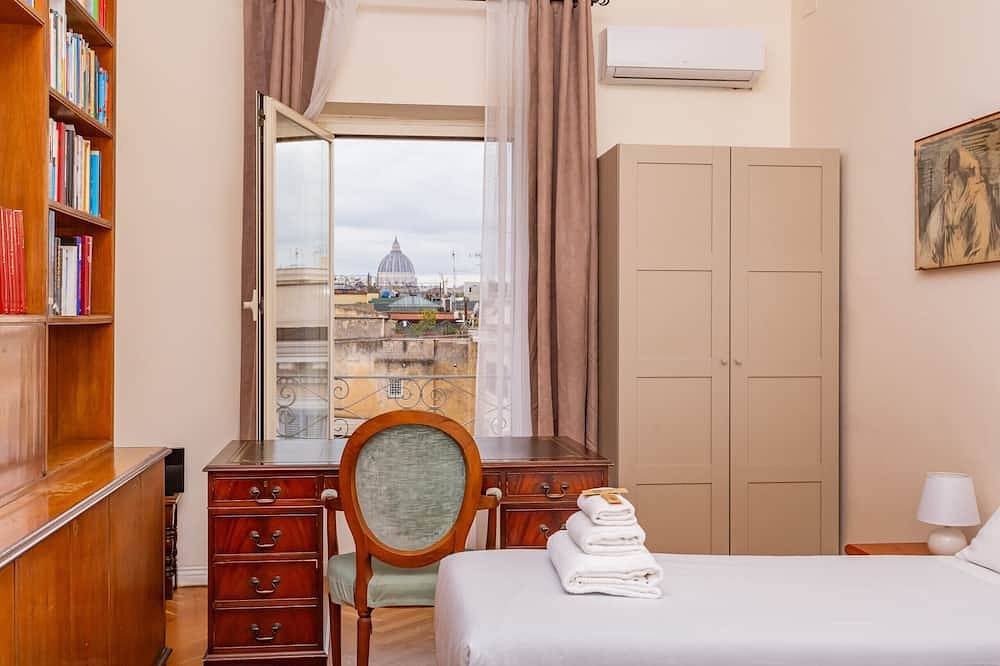 Apartamento entero, Skyline Penthouse with Private Rooftop in Roma, Provincia de Roma