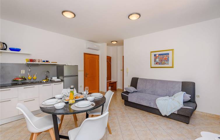 Ganze Ferienwohnung, Reizendes Apartment mit Meerblick, Pool, Terrasse und Küche – 1 km vom Strand entfernt in Klek, Dubrovnik-Neretva