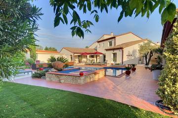 Gîte pour 2 personnes, avec jardin et piscine à Théza