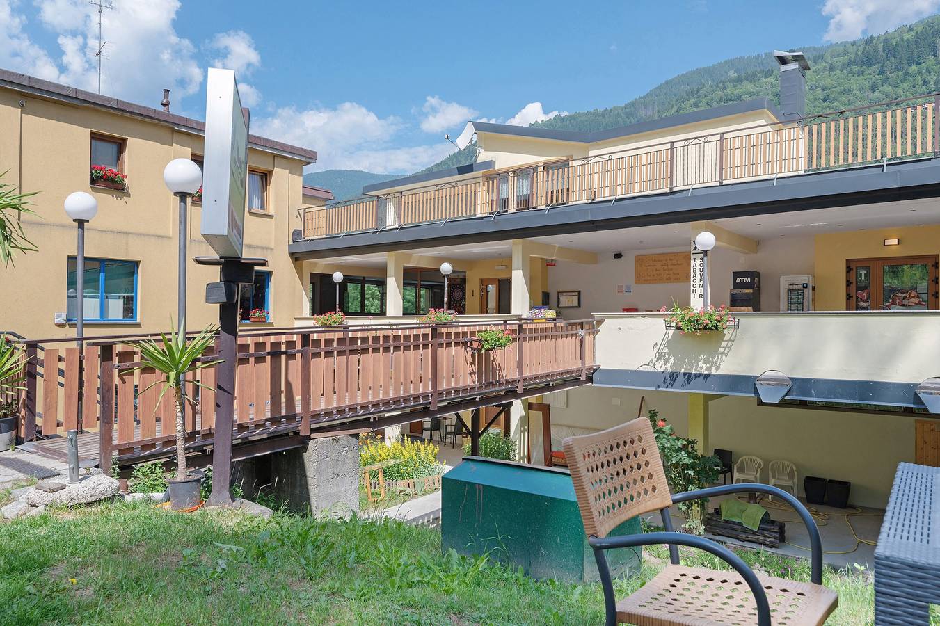Appartement entier, Appartement 'Marilleva 900 Terminal' avec vue sur les montagnes, terrasse privée et Wi-Fi in Marilleva, Mezzana