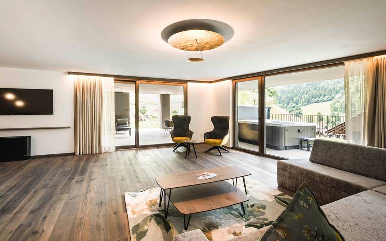 Ferienwohnung für 6 Personen, mit Sauna und Whirlpool sowie Balkon, mit Haustier