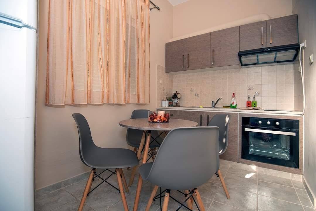 Ganze Wohnung, Seaside Plitra Paradiso - Steps from the Beach in Peloponnes