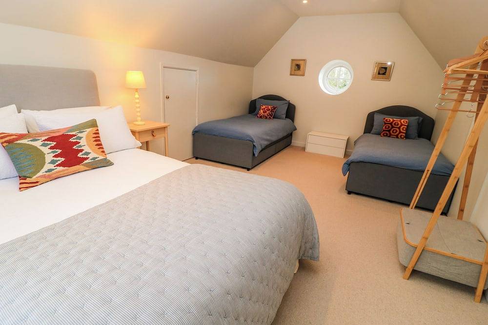 The Elm Coach House, pet friendly, with a garden in Chipping Norton in Chipping Norton, Oxfordshire