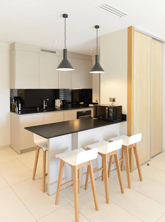 Location de vacances pour 2 personnes, avec piscine ainsi que jardin et vue à Châteauneuf-le-Rouge